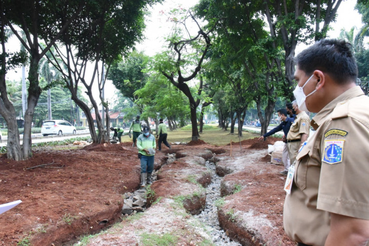 Atasi Banjir, Pemkot Jaktim Bangun <i>Rain Garden</i>