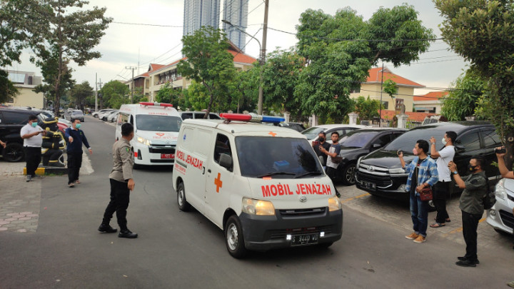 Jenazah Vanesaa Angel dan Suami Tiba di RS Bhayangkara Surabaya