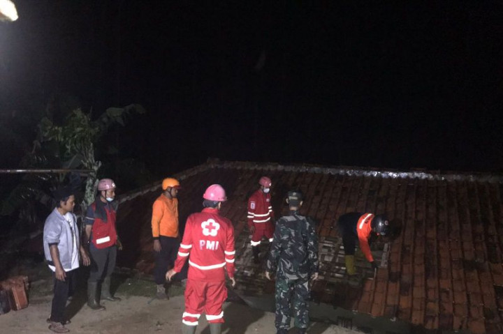 3 Ruangan Madrasah di Sukabumi Rusak Parah Diterjang Longsor