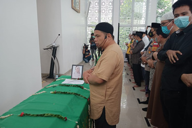 Jenazah Vanessa Angel dan Suami Disalatkan di Masjid Permata Qalbu