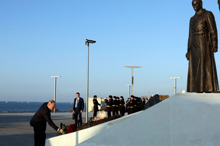 Foto: Putin Rayakan Hari Persatuan Rusia di Krimea