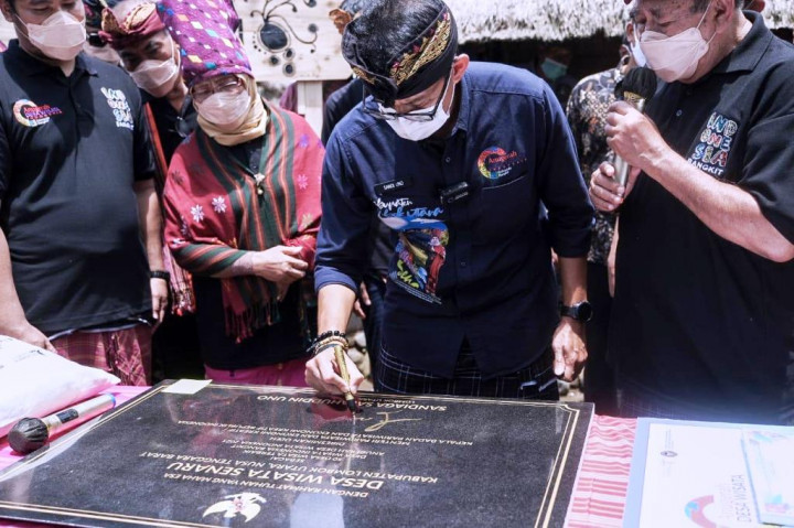 Menparekraf Apresiasi Kehadiran Women Guide di Desa Wisata Senaru