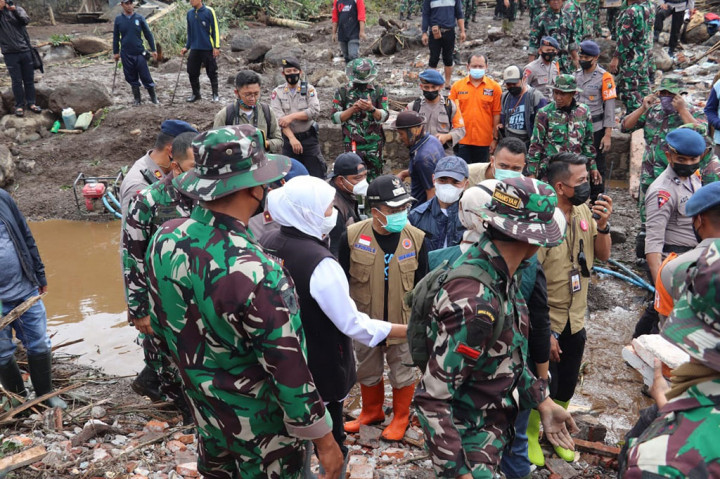Gubernur Upayakan Percepatan Pembersihan Sampah Sisa Banjir Kota Batu