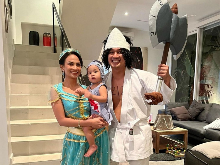 <i>Baby Sitter</i> Dirawat di RS, Anak Vanessa Angel Diasuh Sosok Ini