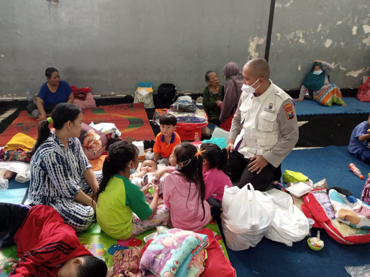 Korban Banjir Bandang di Kota Malang Diberikan <i>Trauma Healing</i>