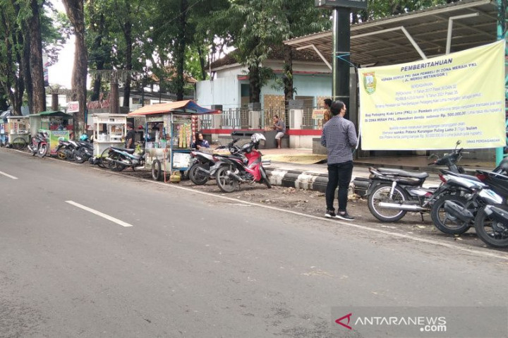 Terpopuler: Larangan Bertransaksi di Zona Merah PKL Hingga Pemecatan Irjen Napoleon