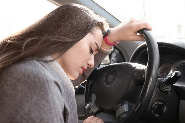 Microsleep saat menyetir. Sumber: Alodokter