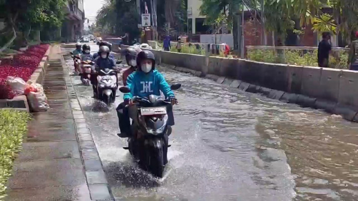 Banjir Rob, Sudah 3 Hari Jalan RE Martadinata Tergenang Setinggi 50 Cm