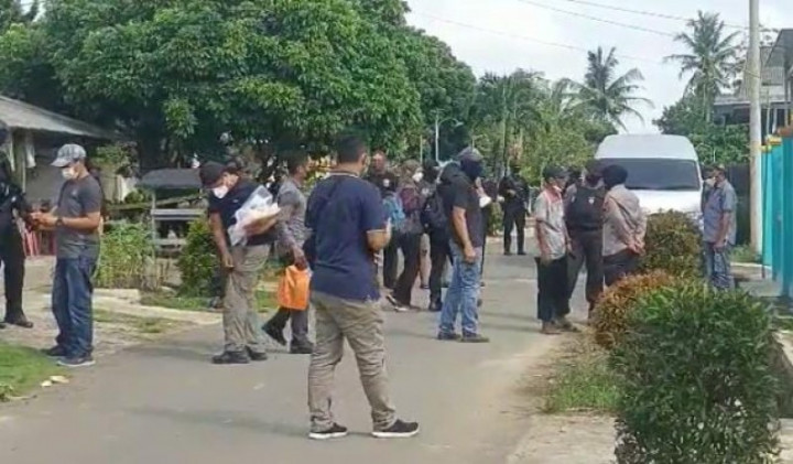 Densus 88 Sita Sejumlah Buku dari Kediaman Terduga Teroris di Kota Metro, Lampung