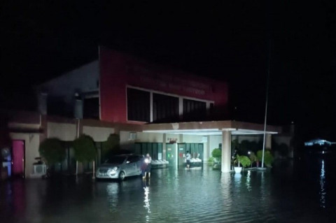 Banjir Rob Rendam RS Bhayangkara Mamuju, Pelayanan Medis Terganggu