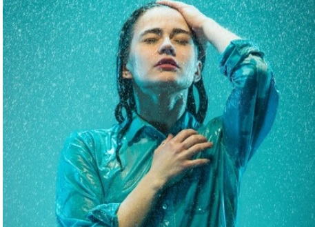 5 Tips Merawat Rambut saat Musim Hujan