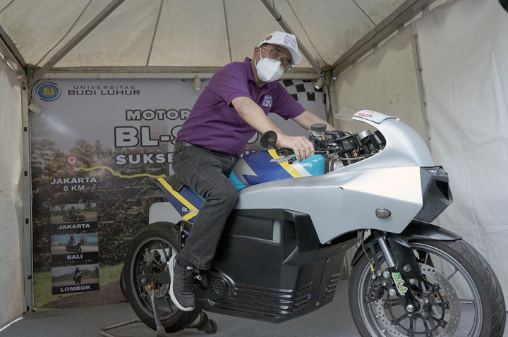 Menhub Naik Motor Listrik BL-SEV01, Ini Bentuk Dukungannya