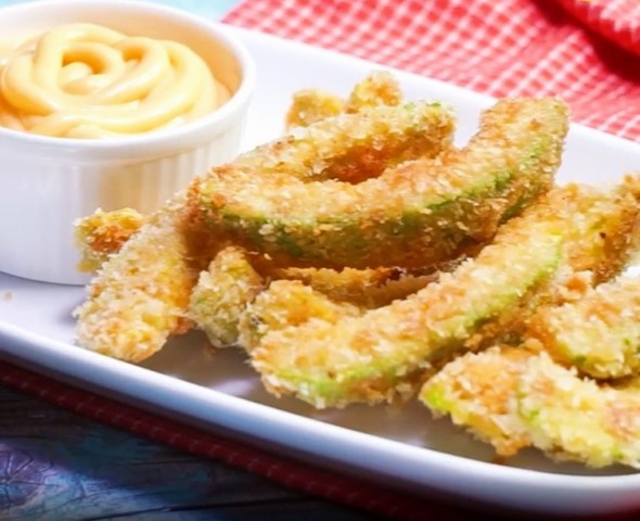 Ini resep membuat alpukat goreng yang creamy dan nikmat. (Foto: Dok. Endeus TV)