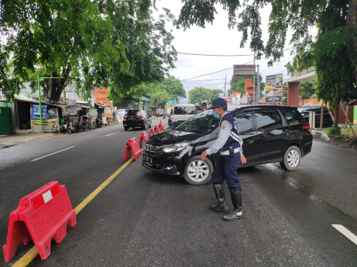 Menolak Divaksin, Puluhan Pengendara di Cirebon Diminta Putar Balik