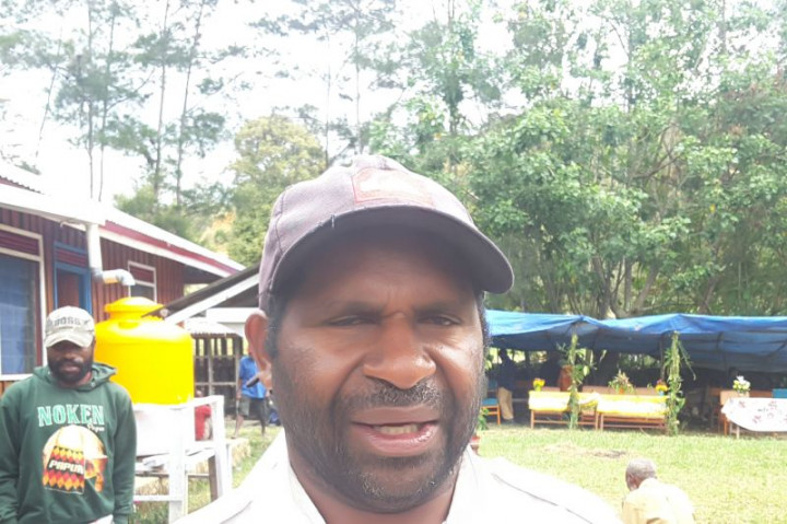 Akses Sulit, Masyarakat Miami Jayapura Terpaksa Sewa Helikopter Angkut Pasien