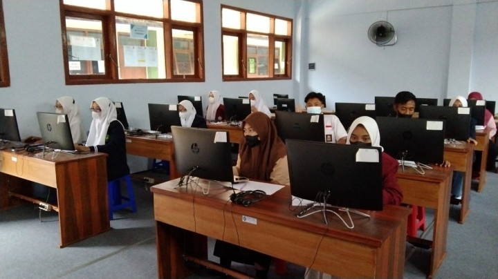 SMA Hasanuddin Wajak Fasilitasi <i>Online Test</i> Beasiswa OSC Medcom