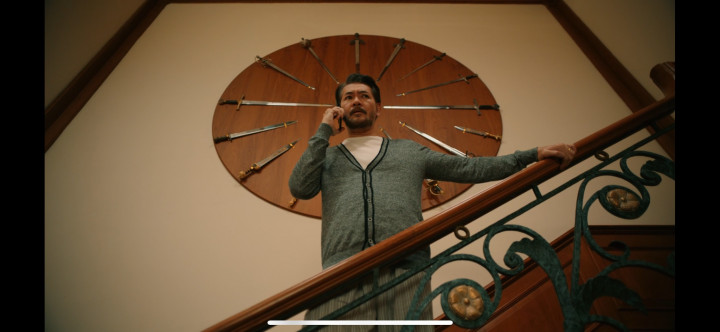 Teaser Film <i>Teka Teki Tika</i> Disebut Bernuansa <i>Knives Out</i>, Ernest Prakasa Respons Begini