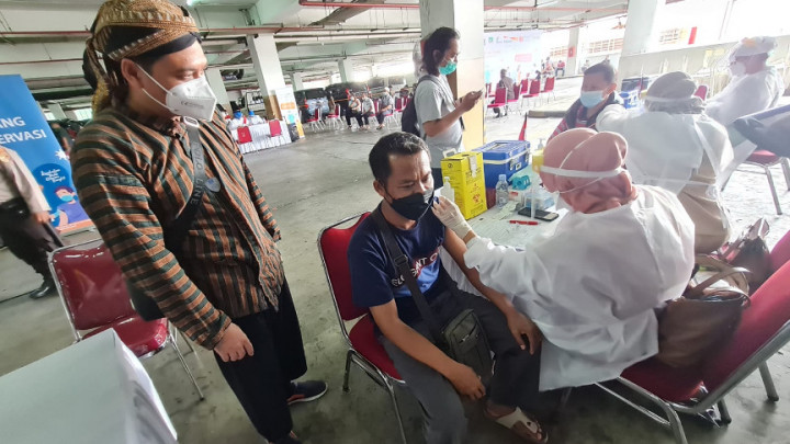 Hari Pahlawan, Penyuntikan Vaksin di Pasar Senen Berbeda dari Biasanya