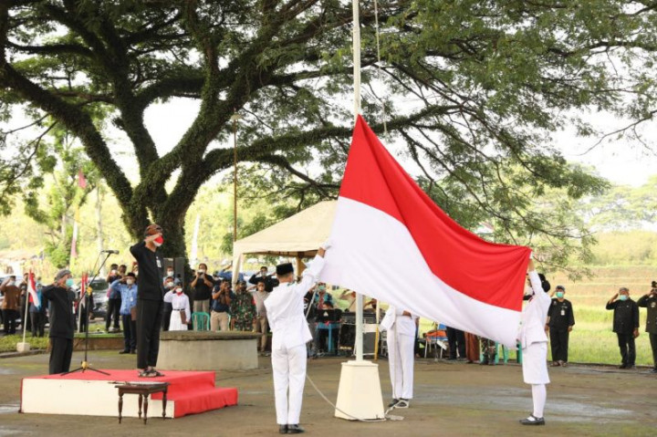 Ganjar Peringati Hari Pahlawan di Pusara 'Singa Betina dari Aceh'