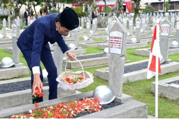 Presiden Pimpin Upacara Ziarah Nasional Hari Pahlawan di TMP Kalibata