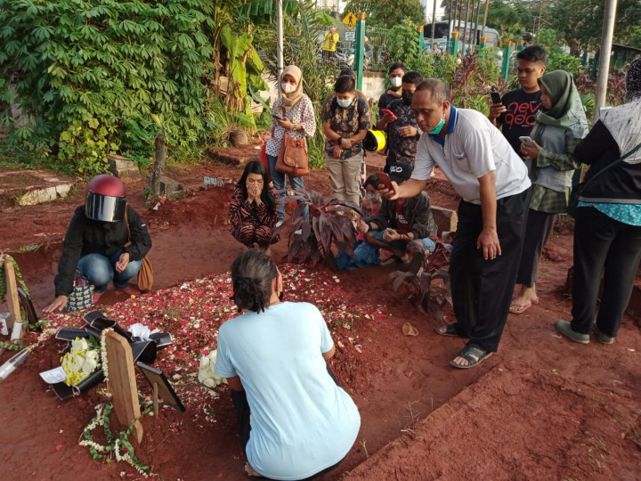 Keluarga Memohon Makam Vanessa Angel dan Bibi Ardiansyah Tak Dirusak Lagi