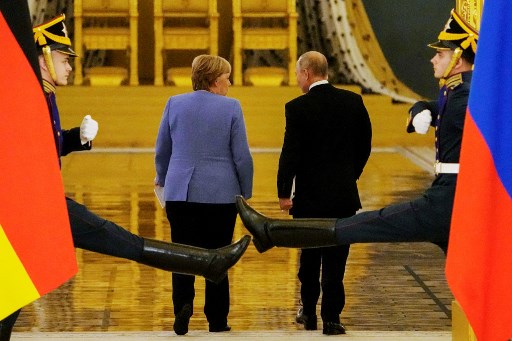 Kanselir Jerman Minta Putin Desak Belarusia Tidak Kirim Migran ke Perbatasan Polandia