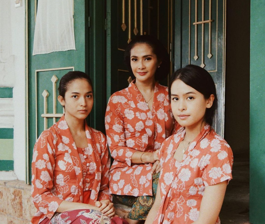 Putri Marino bersama Maudy Ayunda dan Maudy Koesnaedi (Foto: instagram)