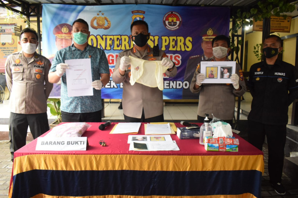 Polresta Sidoarjo merilis kasus pembuangan bayi di Sidoarjo. (Humas Polresta Sidoarjo) 