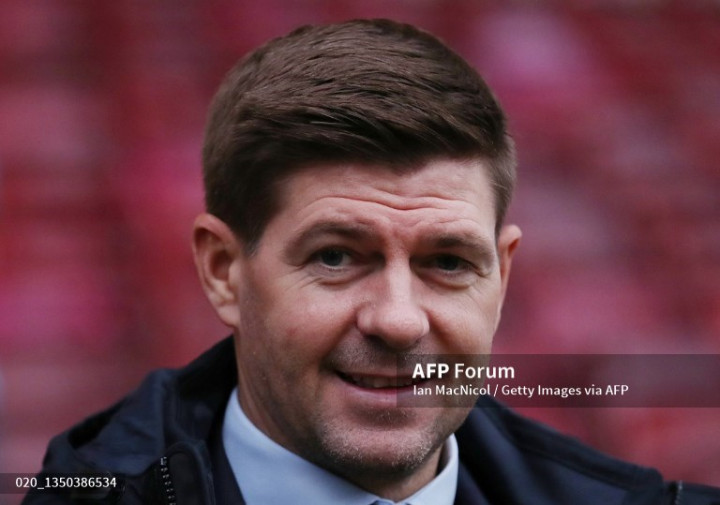 Steven Gerrard Resmi Tukangi Aston Villa