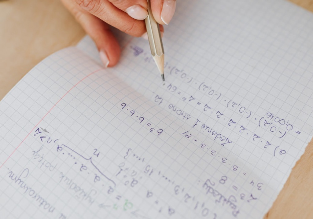 Cara menghitung nilai pangkat negatif (Ilustrasi Pexels)