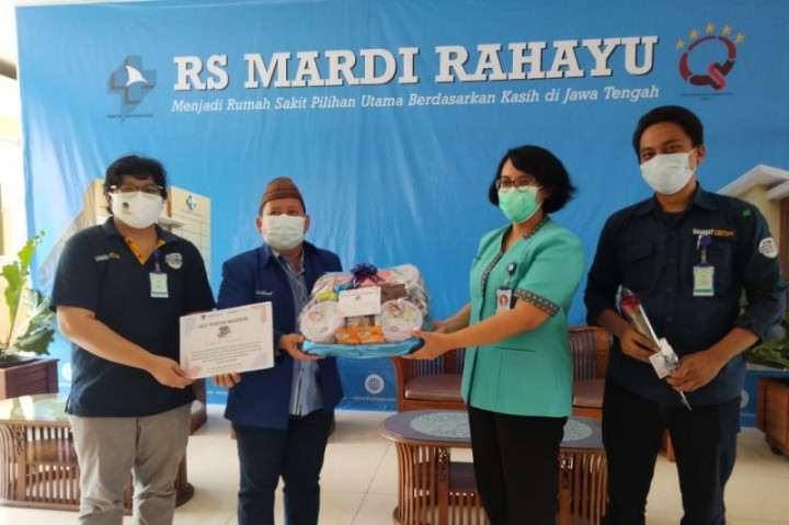 Sambut HUT ke-10, Partai NasDem Berbagi Bingkisan untuk Nakes di Jateng