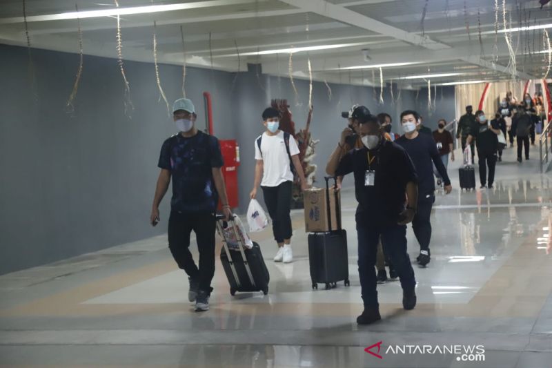 Kedatangan atlet yang akan berlaga di Indonesia Badminton Festival 2021. (ANTARA/HO-Humas Bandara Ngurah Rai)