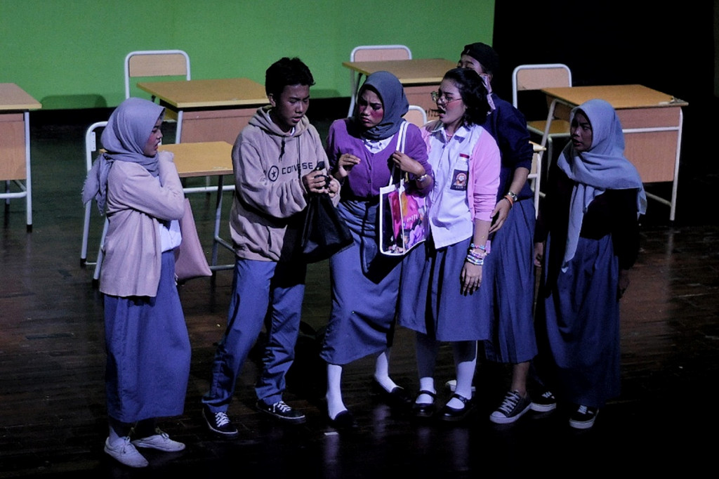 Foto: Aksi Teater Sembilu di Festival Teater Jakarta Selatan