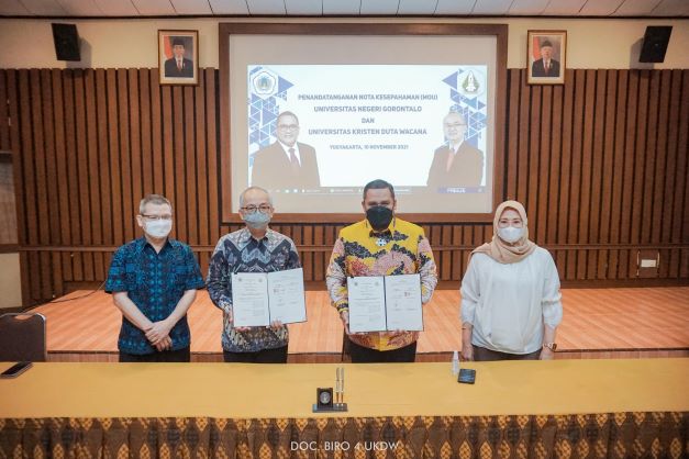 Penandatanganan MoU antara UKDW dan UNG. Foto:  Dok. UKDW