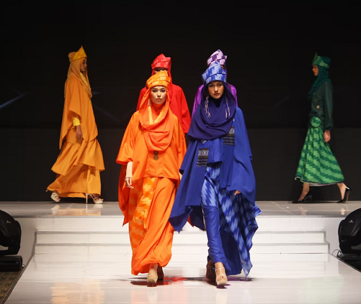Usung Tema Keberagaman Embracing Jakarta Fashion Week Yakin Jadi 'Kiblat' Fesyen Muslim Dunia