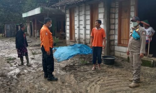 ?Banjir bandang di Bojonegoro berdampak ke sejumlah rumah (Foto / Istimewa)