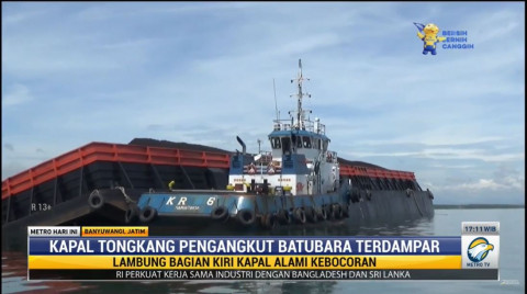 Kapal Tongkang Pengangkut Batu Bara Terdampar di Teluk Pangpang