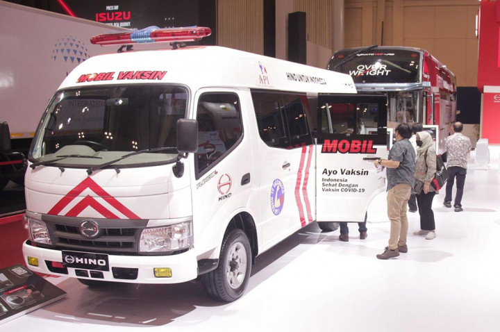 Hino Pamer Mobil Vaksin dan Bus R260