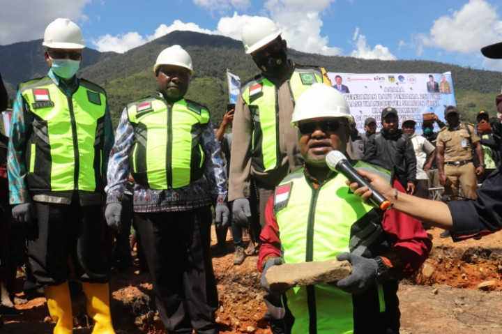 BAKTI Kominfo Pasang 257 BTS di Papua