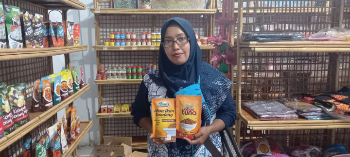 Tanipah Bawa Jauh Abon Ikan ke Asia, Ada Tangan Tak Nampak di Belakangnya