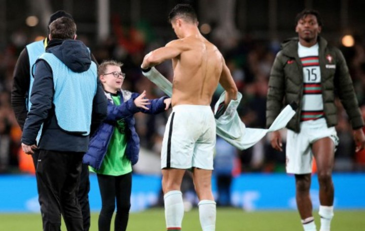 Manisnya Sikap Ronaldo saat Dihampiri Fan Cilik