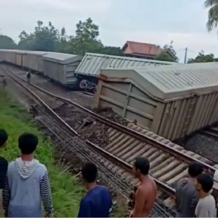 Kereta Api Angkutan Barang Anjlok di OKU Sumsel