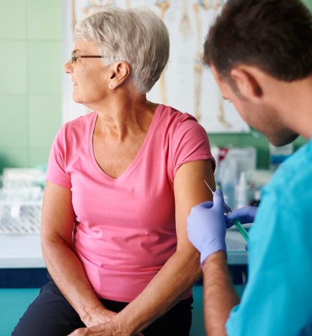 Pentingnya Vaksinasi Pneumonia pada Lansia di atas 50 Tahun