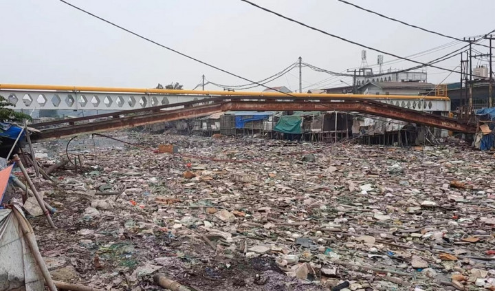 Lautan Sampah Tergenang di Kali Perancis, Kabupaten Tangerang