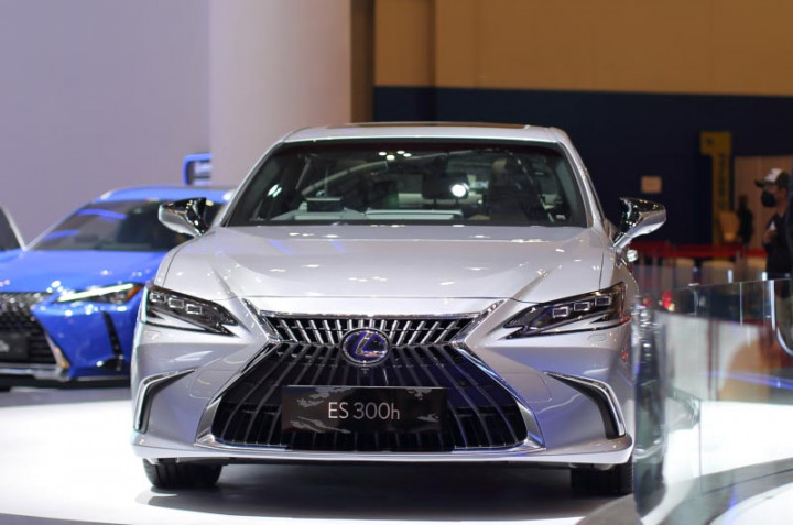 Baterai Kecil Bukan Halangan New Lexus ES Hybrid