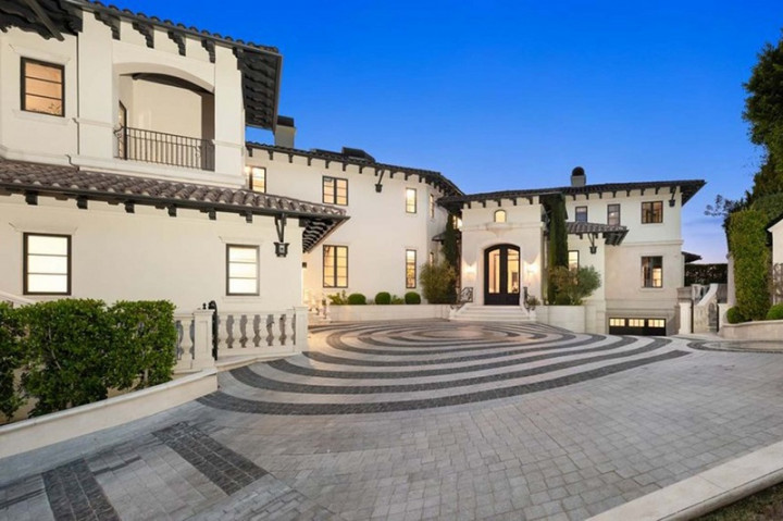 Populer Properti, Rumah Mewah Bos Domino's Pizza hingga Tempat Latihan The Beatles Dilelang