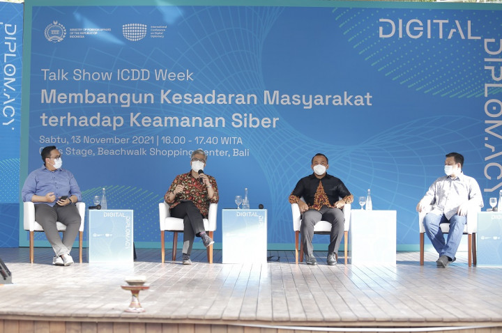 Kemenlu RI Tegaskan Pentingnya Keamanan Siber bagi Masyarakat Luas