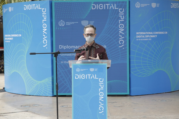 Sambut ICDD, Kemenlu RI Gelar Pameran Foto Capaian Diplomasi di Bali