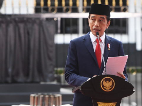 Stafsus Ungkap Cerita di Balik Jokowi Borong Noken Mama Papua