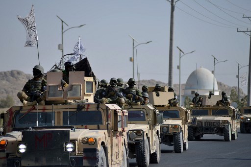 Parade militer Taliban di kota Kandahar, Afghanistan. Foto: AFP